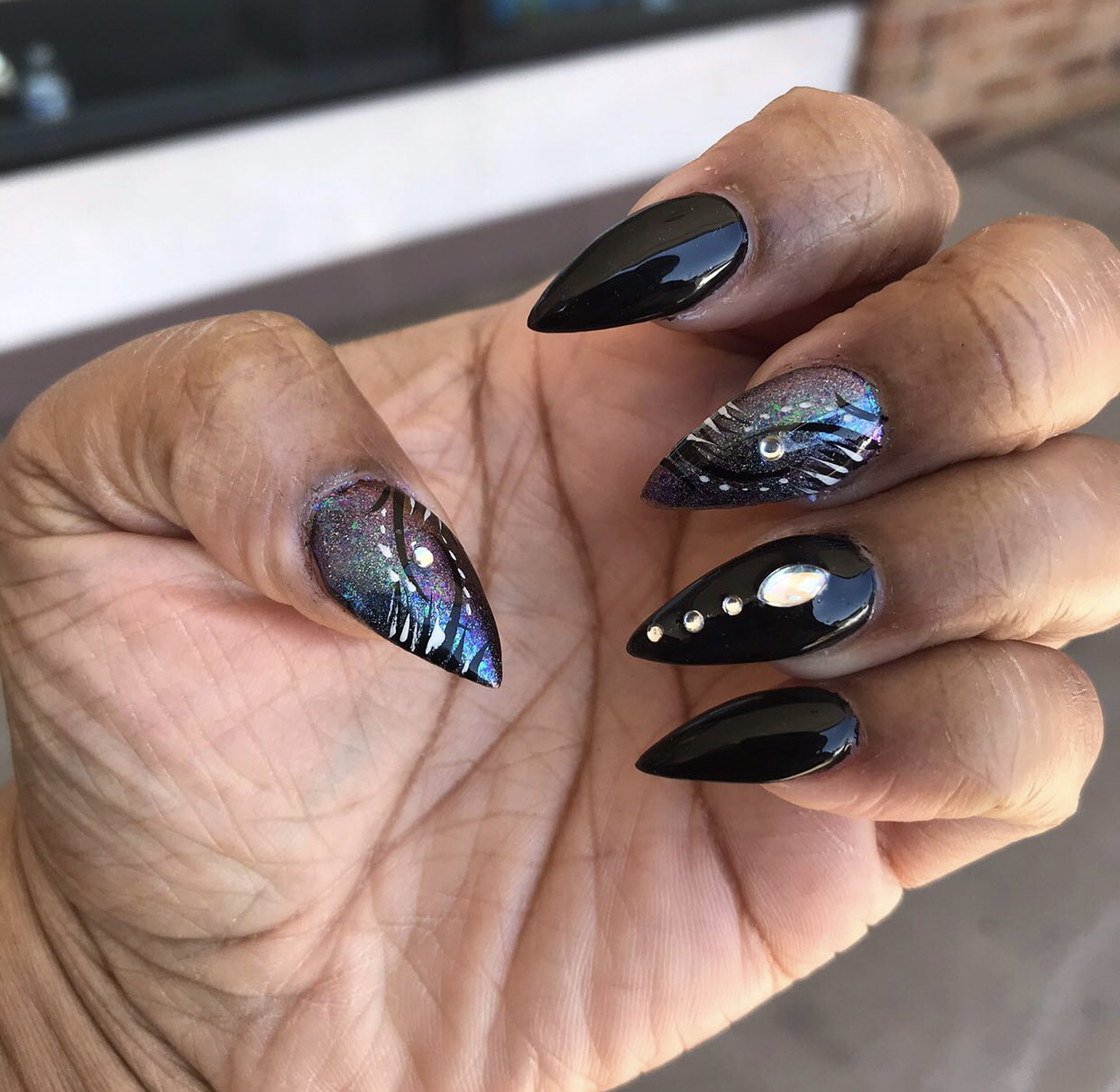 Lush Nail Salon logo